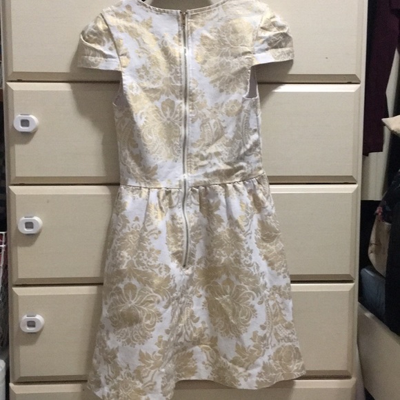 Cap sleeve white with gold damask print dress - Picture 2 of 2